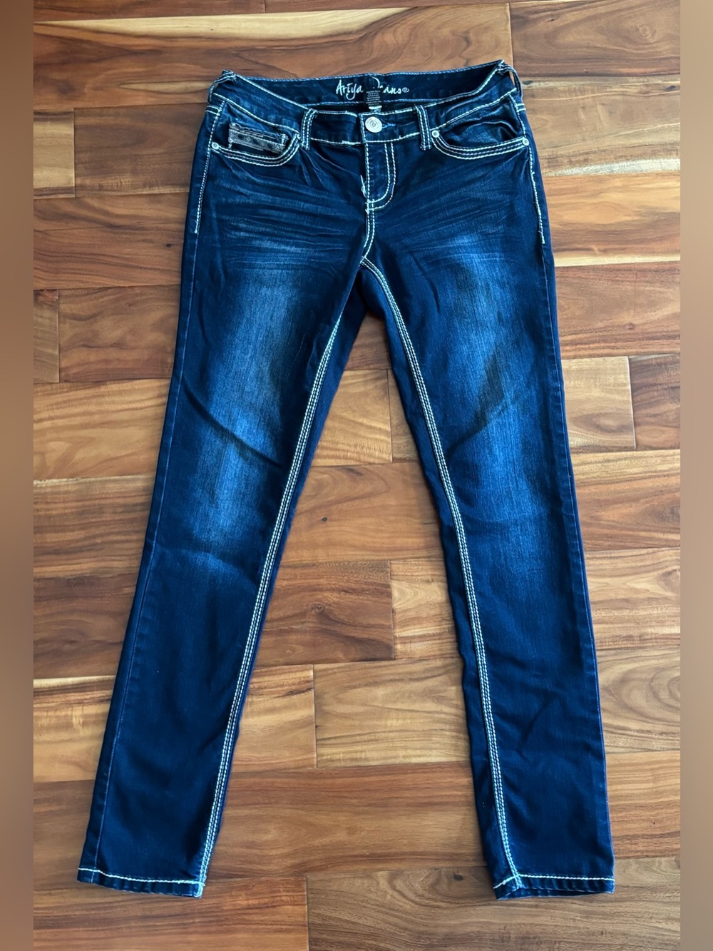 Ariya Jeans Junior Womens 7/8 Dark Wash Embroidered Denim Blue